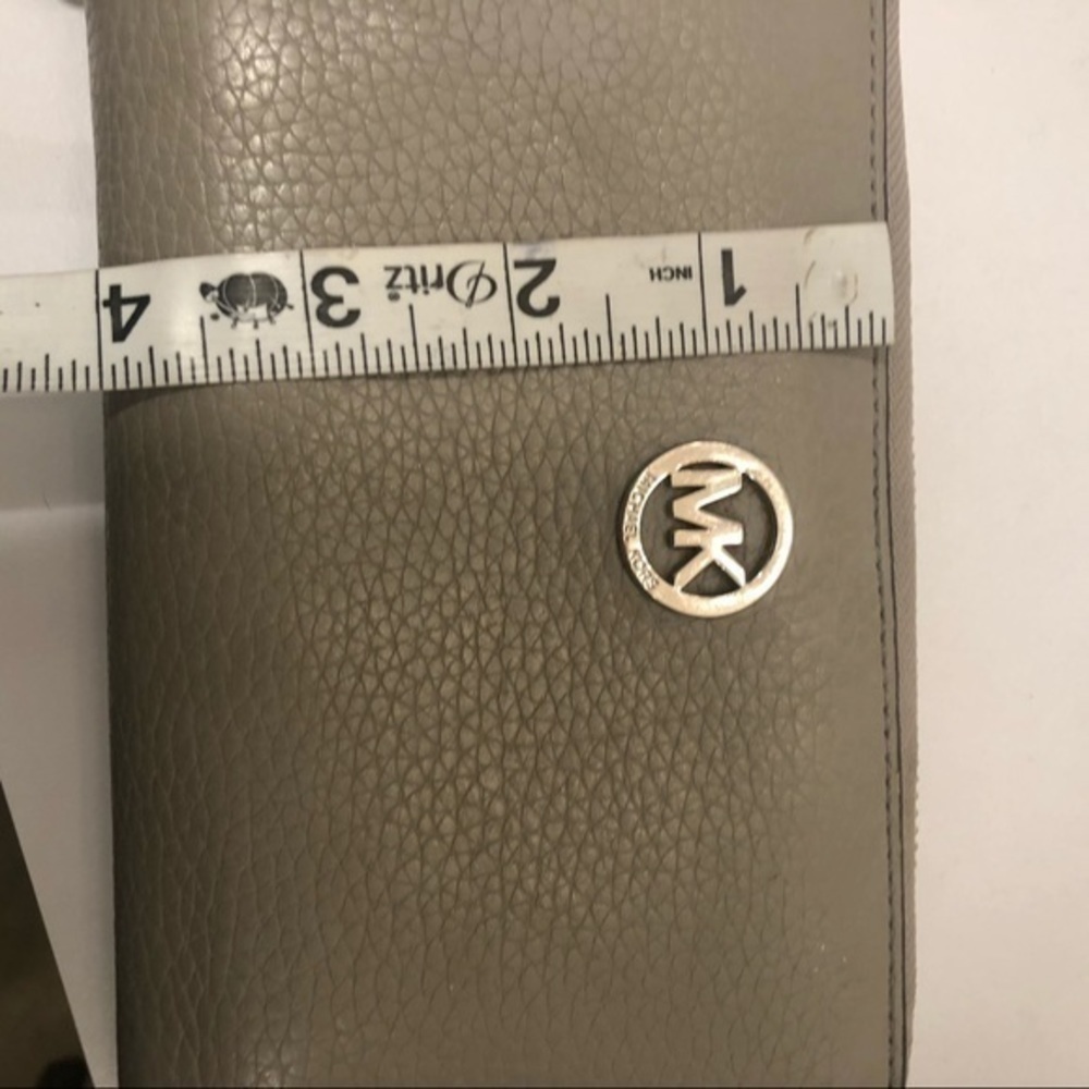 Michael kors gray leather wristlet wallet - Picture 2 of 13